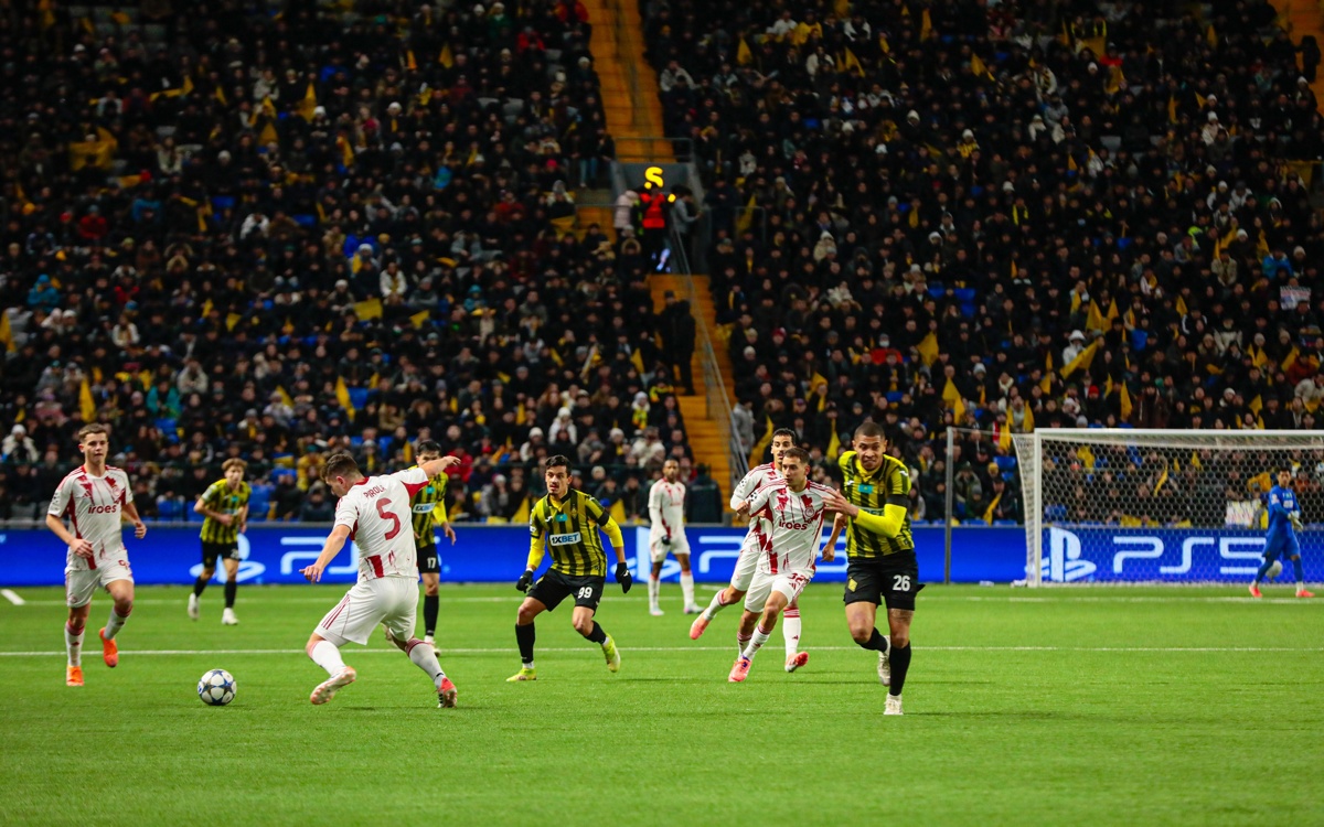 «Кайрат» уступил «Олимпиакосу» в Лиге чемпионов