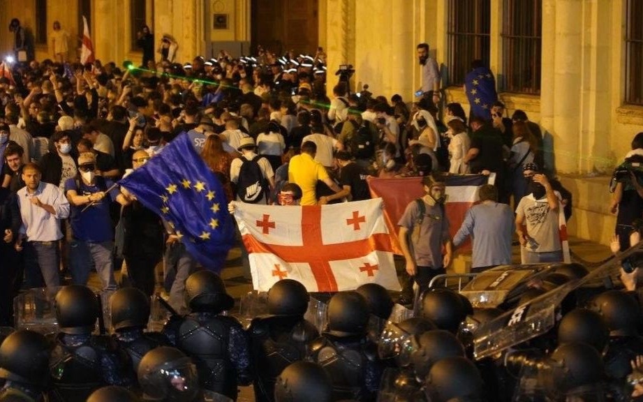 В Грузии обяжут согласовывать митинги с полицией