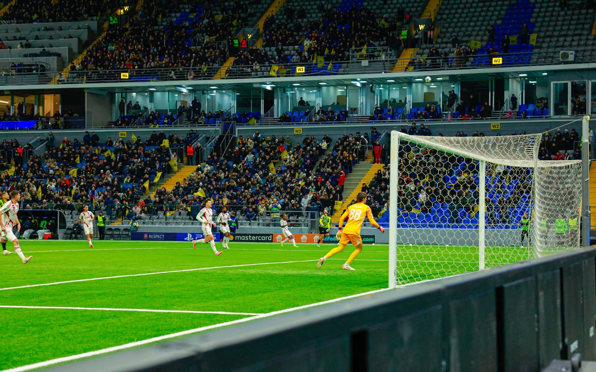 Греческий «Олимпиакос» открыл счет в игре с «Кайратом»