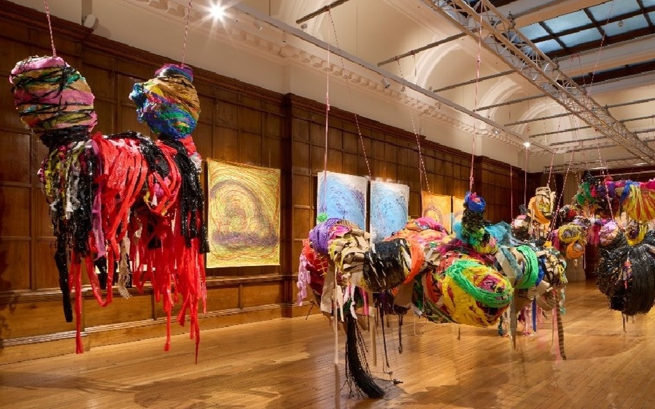 Яркие тканевые коконы: объявлен лауреат премии Тернера-2025