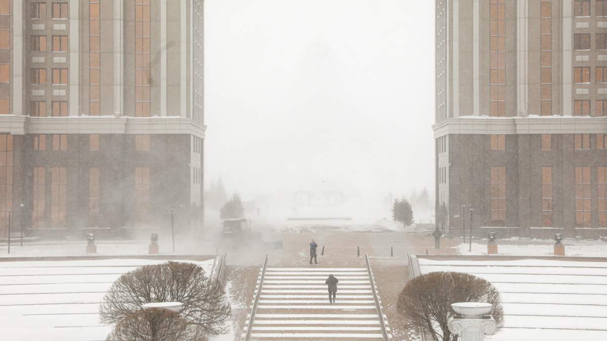 Метель и гололед: штормовая погода ожидается 15 областях Казахстана