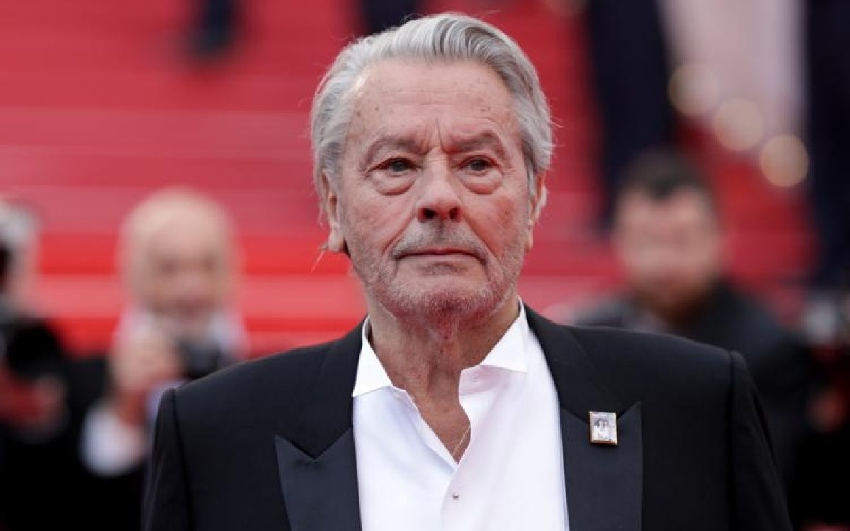 Спор о €300 млн: сын Алена Делона потребовал исключить сестру из завещания