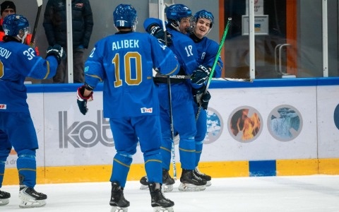 Казахстан сотворил сенсацию на молодежном чемпионате мира по хоккею