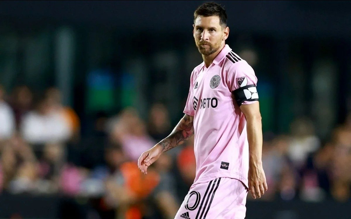 Фанаты устроили погром после сорванного выхода Лионеля Месси в Индии