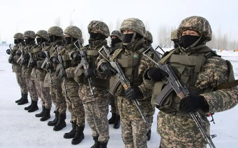 Контракт для резервистов утвердили в Казахстане