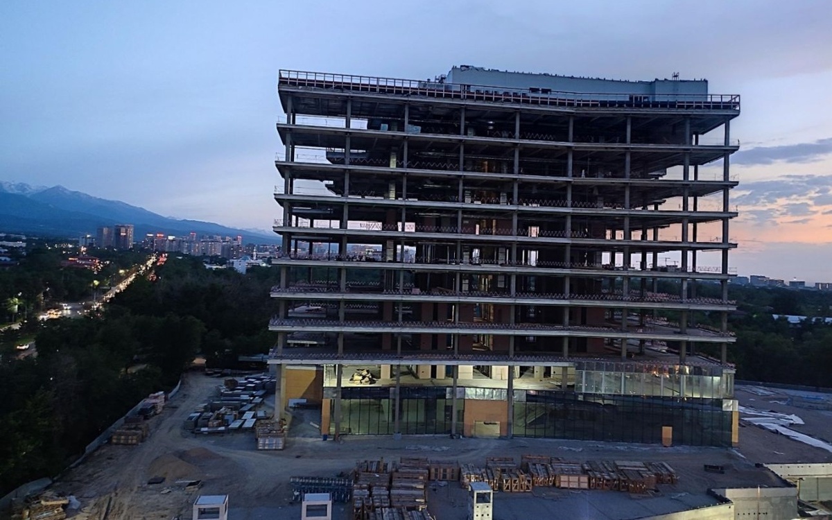 Что будет с бизнес-центром на возвращенной земле КазНУ в Алматы: ответ депутата