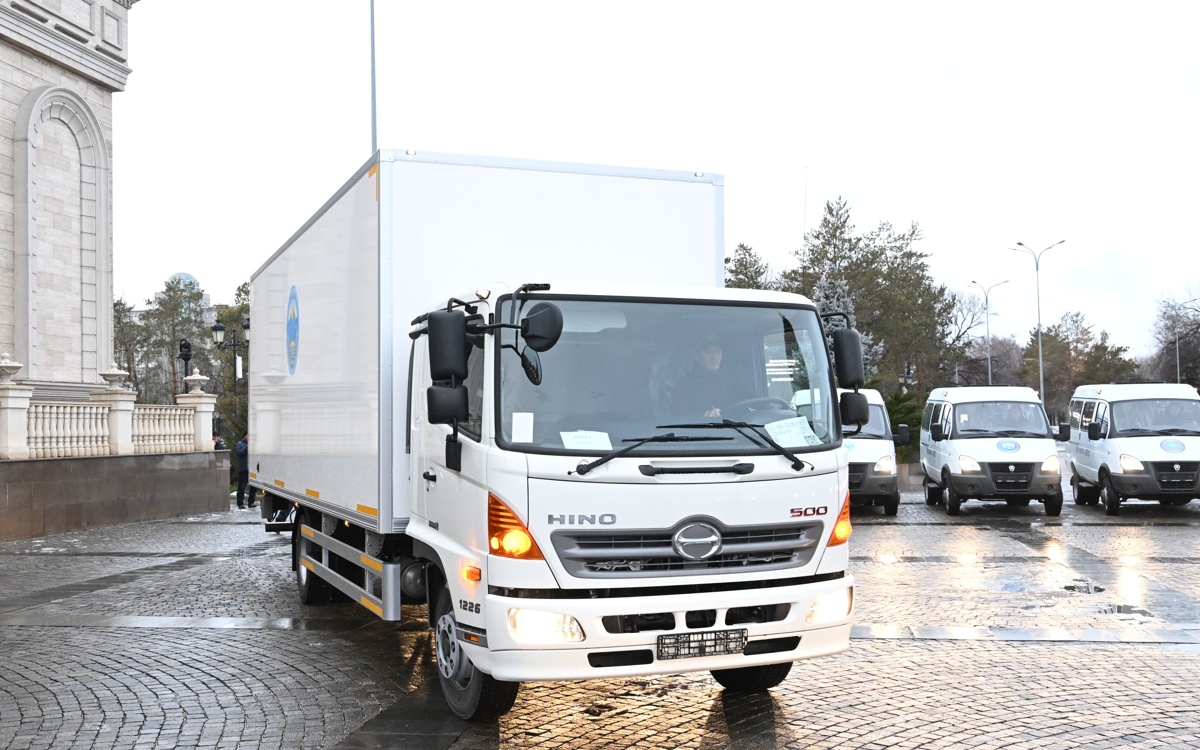 Учреждения культуры области Жетысу получили ключи от автомобилей