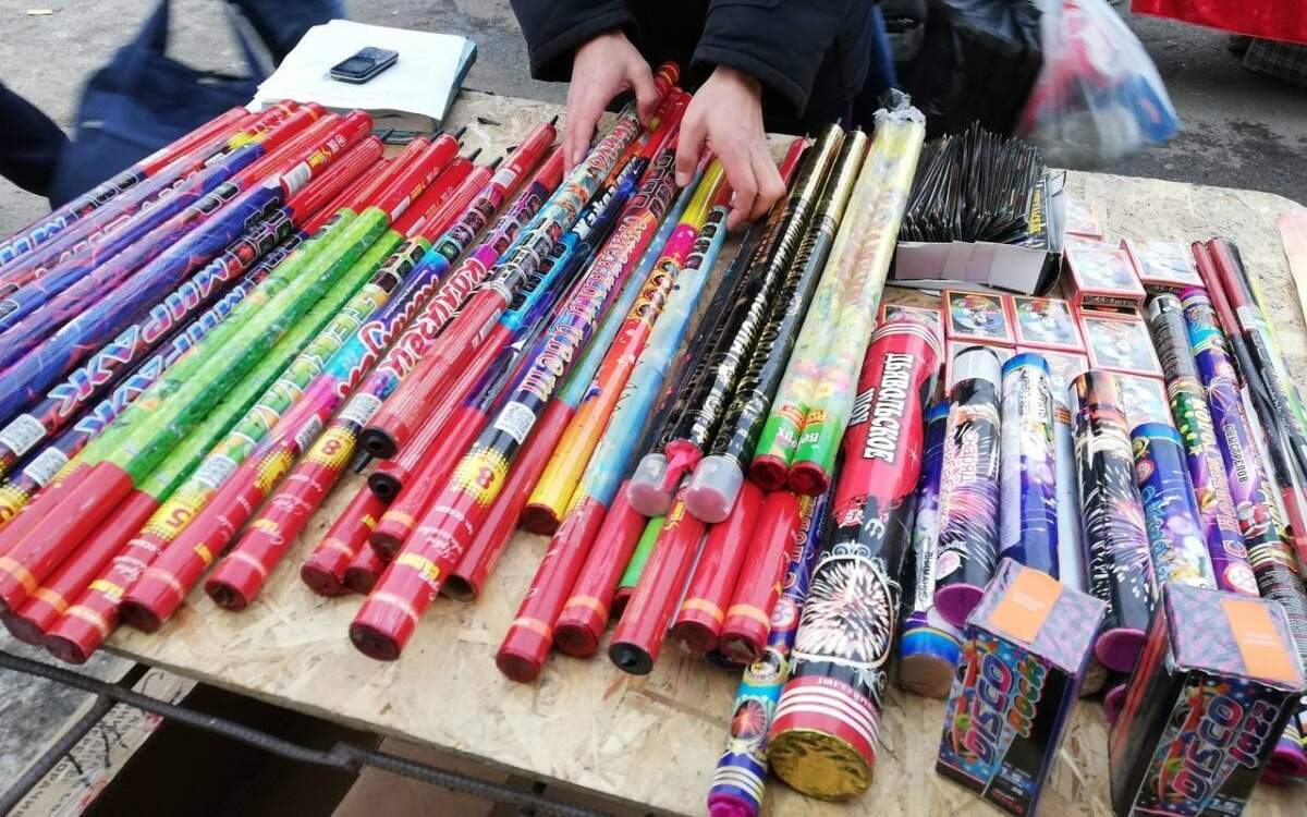 Рейды по пиротехнике начались на рынках в Жамбылской области