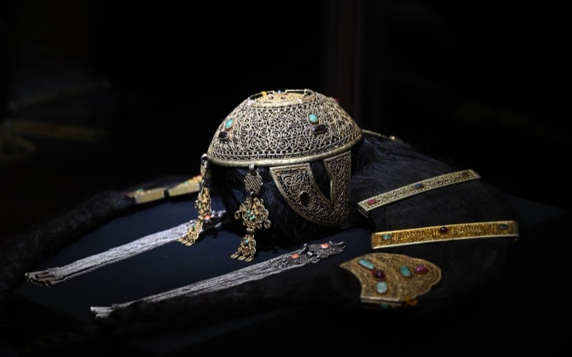 Средневековые украшения с узорами гуннов, тюрков и уйгуров выставляют в Монголии