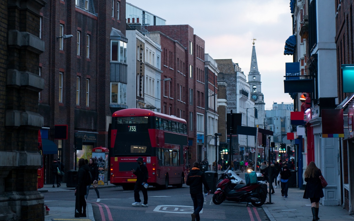Цены на жилье в Великобритании снижаются второй месяц подряд