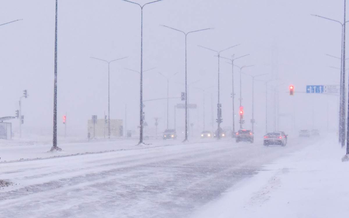 Более 30 участков трасс в Казахстане закрыты из-за непогоды — МЧС