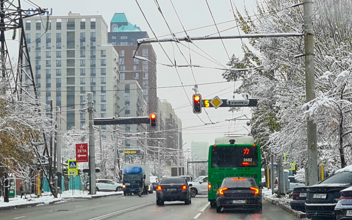 BRT на улице Желтоксан в Алматы: водителей начали штрафовать