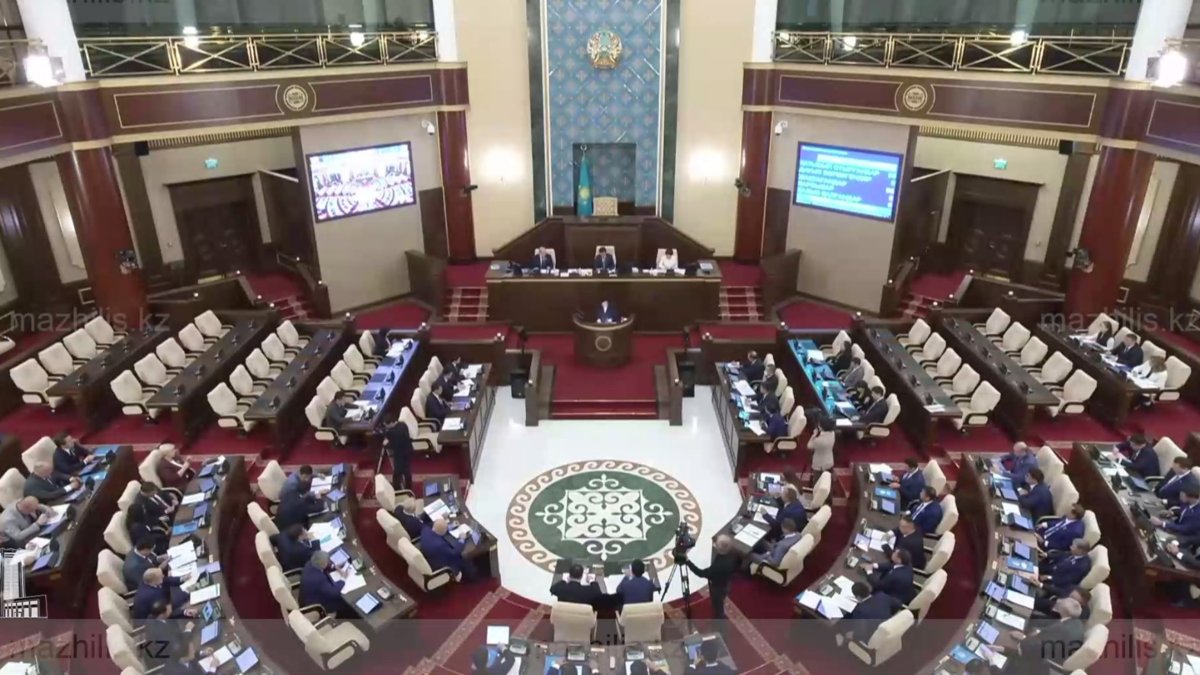 Пять новых законопроектов поступили в Мажилис