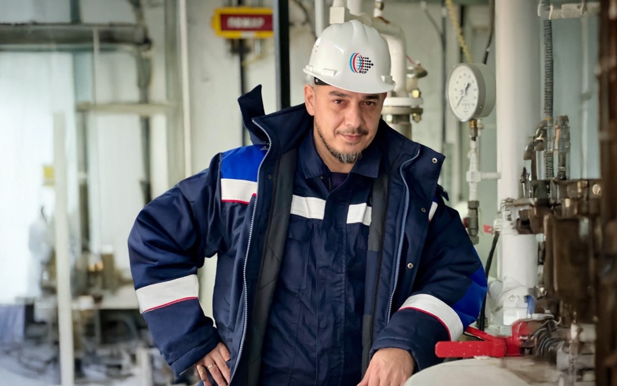 Год рабочих профессий: как инженер по учету нефти продолжил путь отца