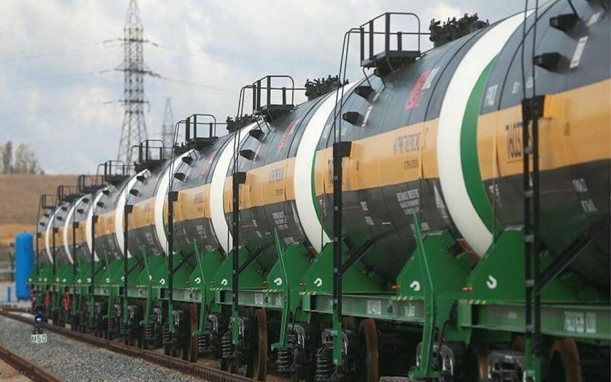 Азербайджан отправил в Армению 22 вагона бензина