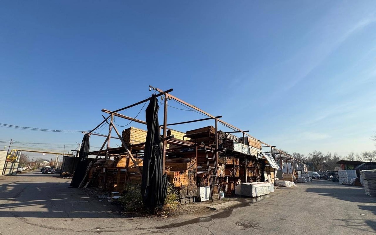 Незаконный рынок сносят в Алматы