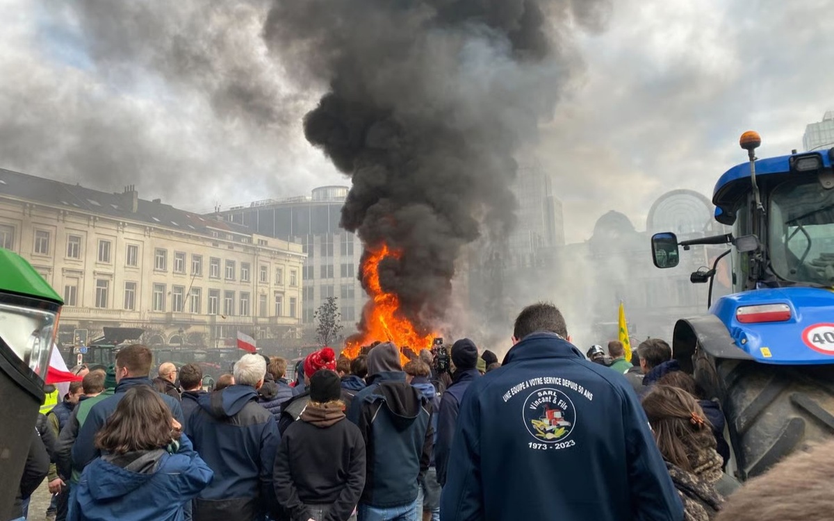 Фермеры устроили беспорядки перед Европарламентом