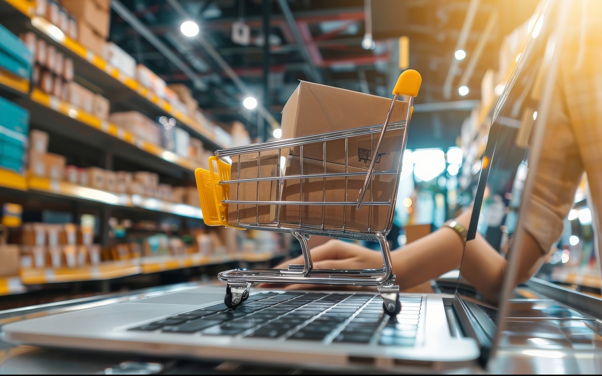 В ВКО чаще всего жалуются на магазины и маркетплейсы