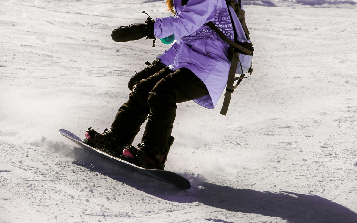 Вышла кататься на сноуборде: тело девушки обнаружили в горах Алматы