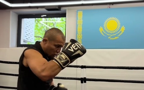 Турнир за $1 млн: казахстанец Фаниль Рафиков отправил соперника в нокдаун