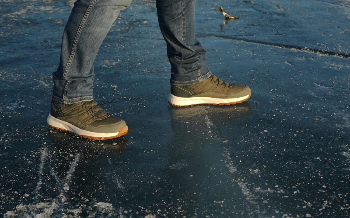 Гололед в Усть-Каменогорске травмировал свыше 600 человек с начала зимы