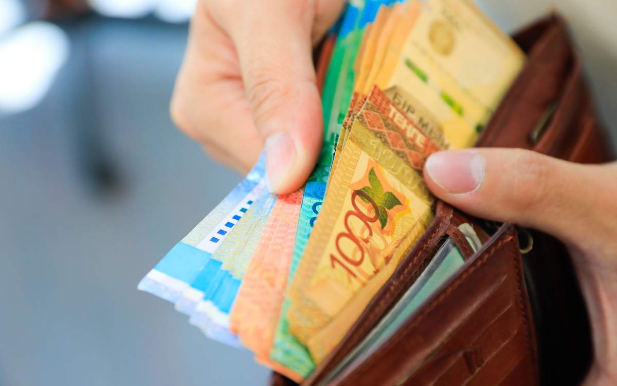 Размер некоторых социальных выплат увеличат в Казахстане с 2026 года