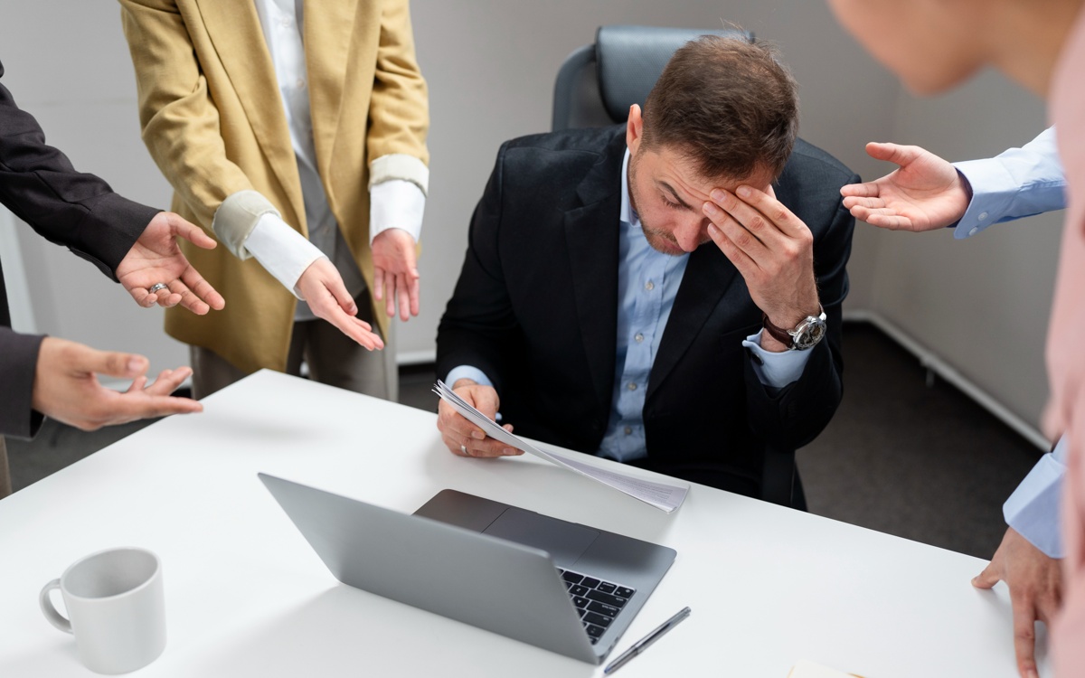 Двух должностных лиц наказали в ВКО за вмешательство в бизнес