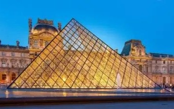 Стали известны новые подробности резонансного ограбления Лувра