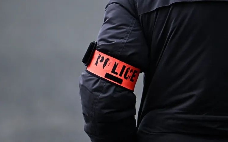 Полиция во Франции застрелила мужчину с ножом за нападение на людей