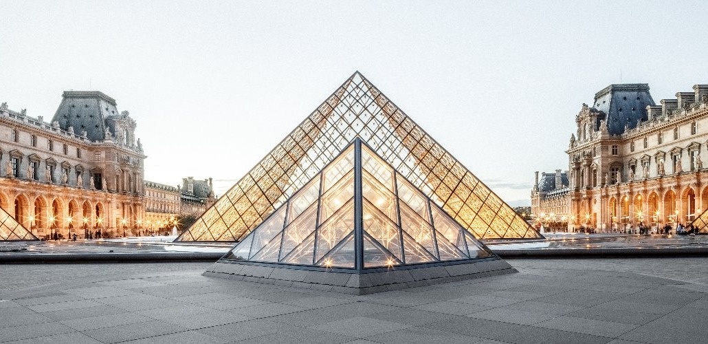 Лувр объявил о масштабном усилении мер безопасности после дерзкого ограбления