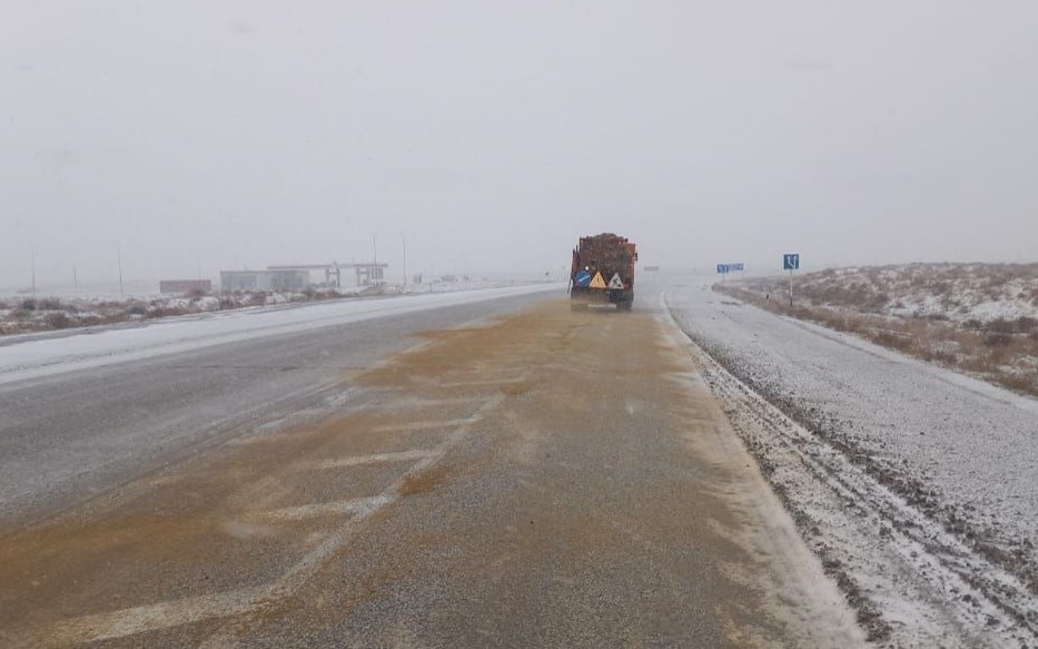 Проезд по еще двум участкам трасс открыли на западе Казахстана
