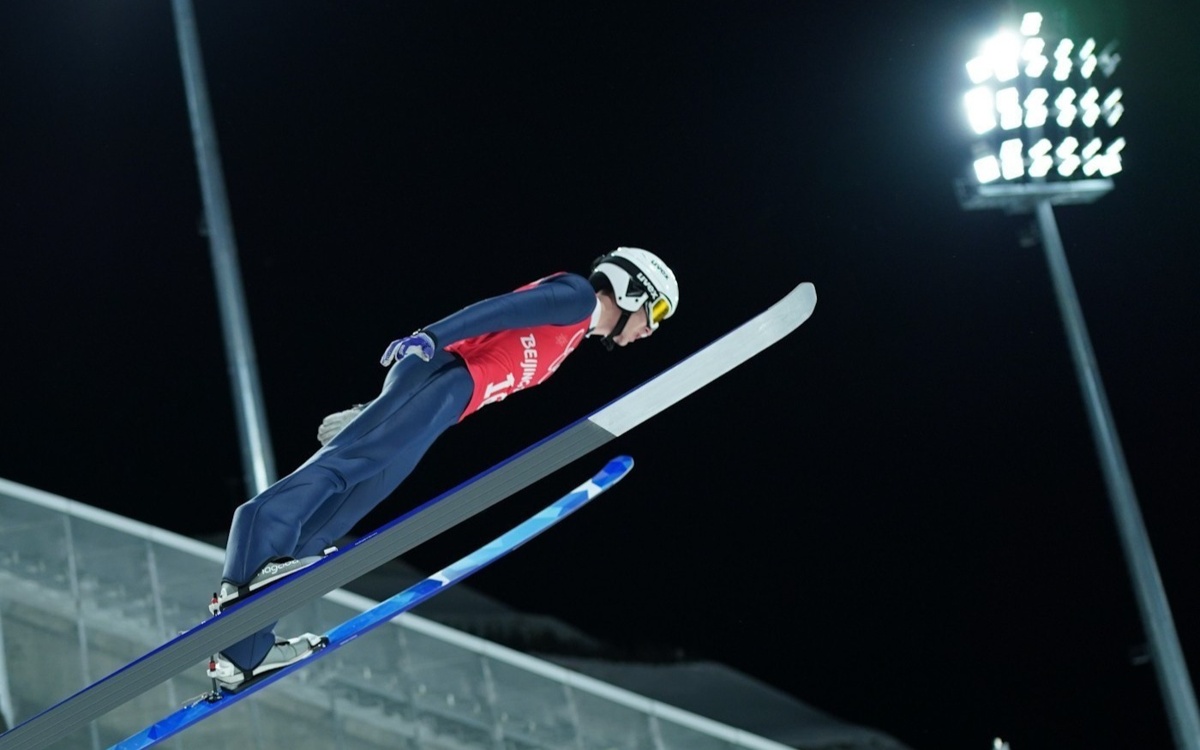 Данил Васильев и Илья Мизерных вышли в финал ЭКМ по прыжкам на лыжах с трамплина