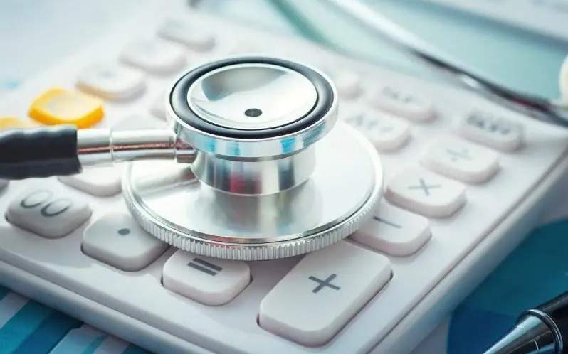 С 2026 года пропуски взносов в ОСМС не ведут к потере статуса до полугода