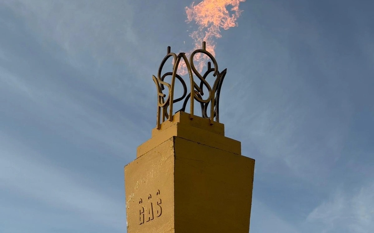 Газовый факел на месторождении в ЗКО: есть ли риск для близлежащего села