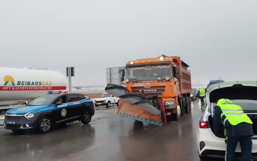 80 патрулей и 160 полицейских держат дороги Карагандинской области под контролем