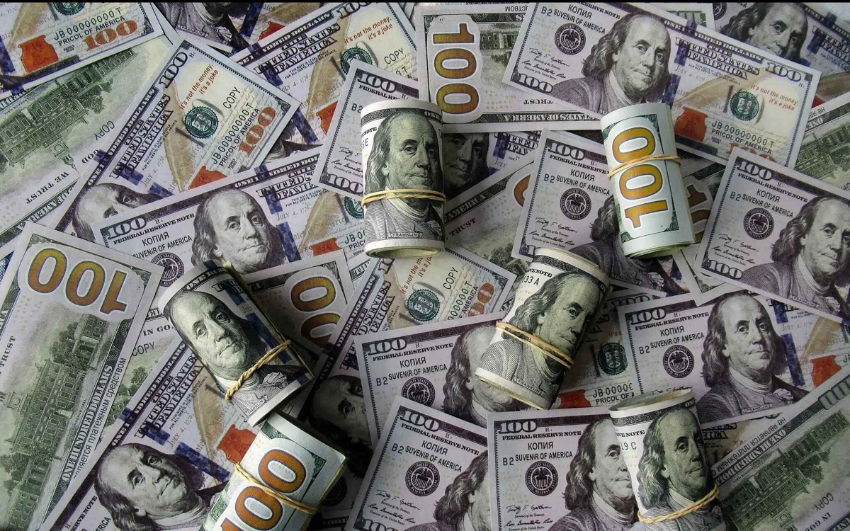 Курс доллара вновь снизился на торгах