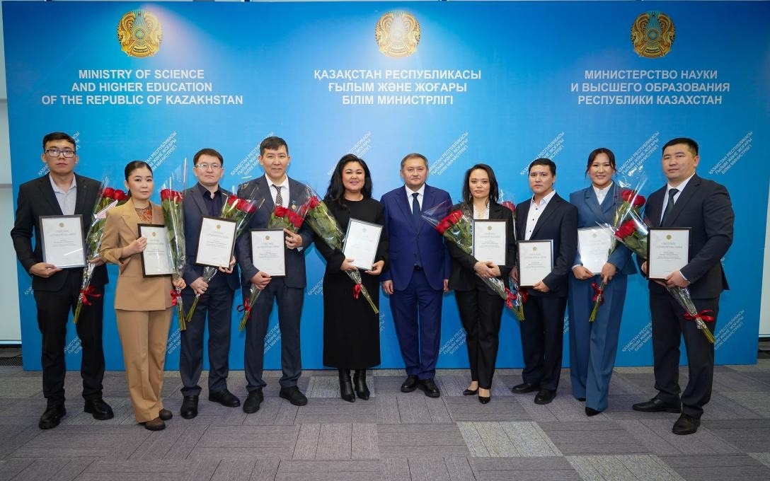 Молодым ученым вручили сертификаты на квартиры в Астане