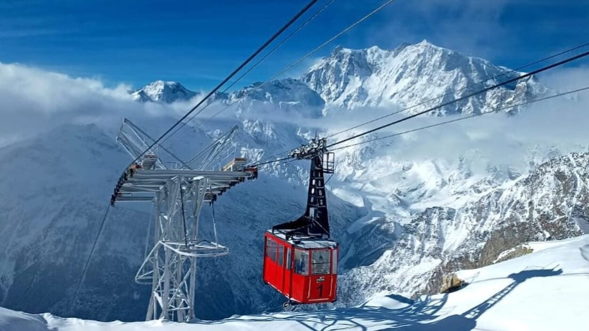 Сто человек застряли на канатной дороге на высоте 2800 метров в Италии