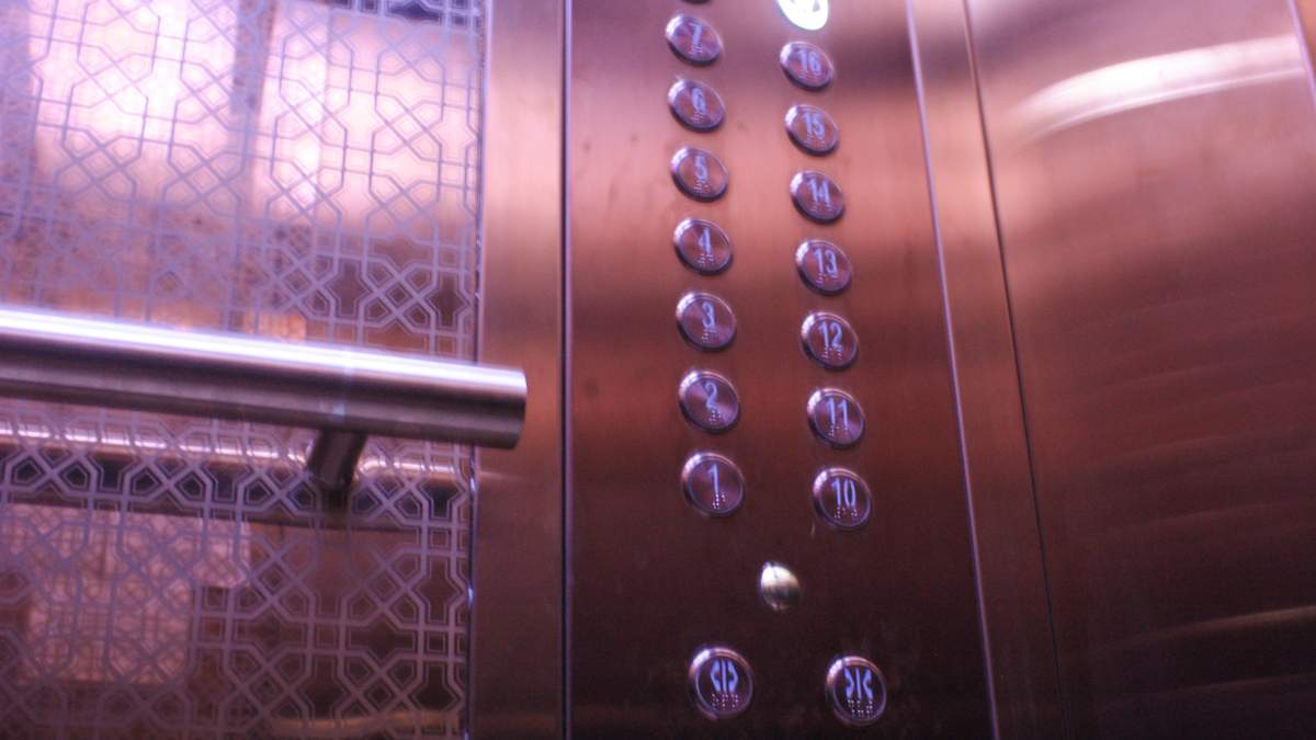 Новый год «встретили» в лифте 11 астанчан