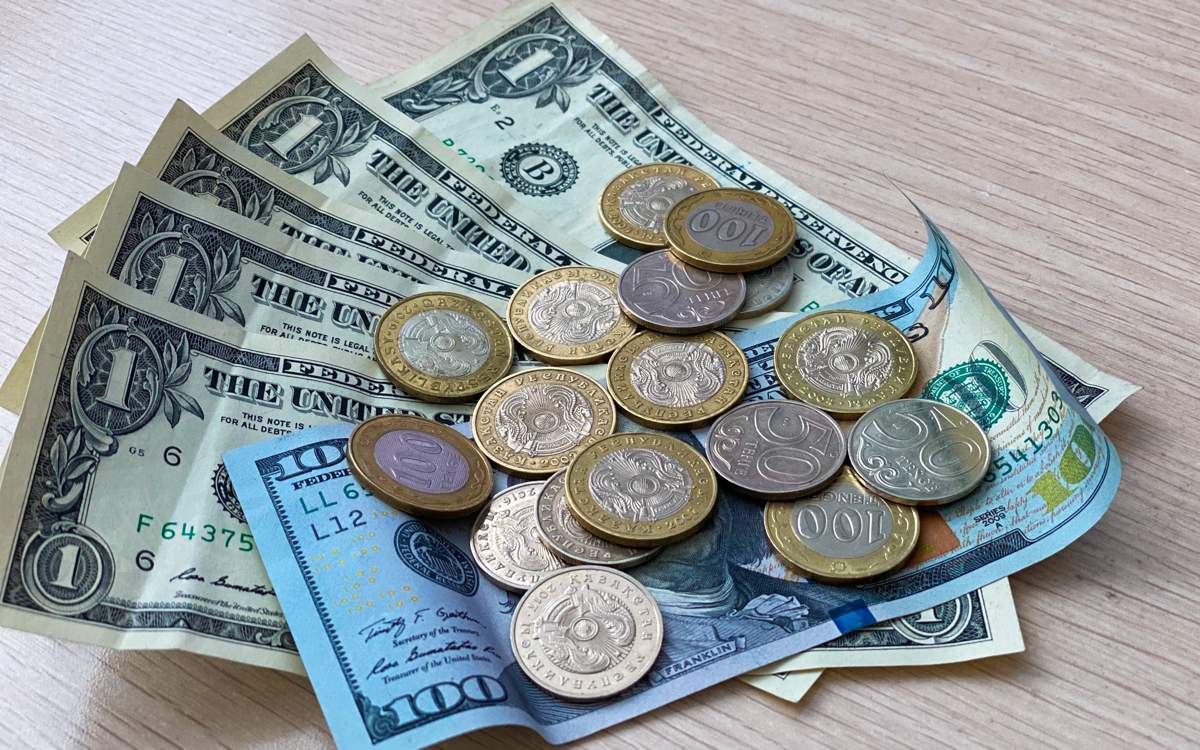 Курсы валют в обменниках Алматы и Астаны