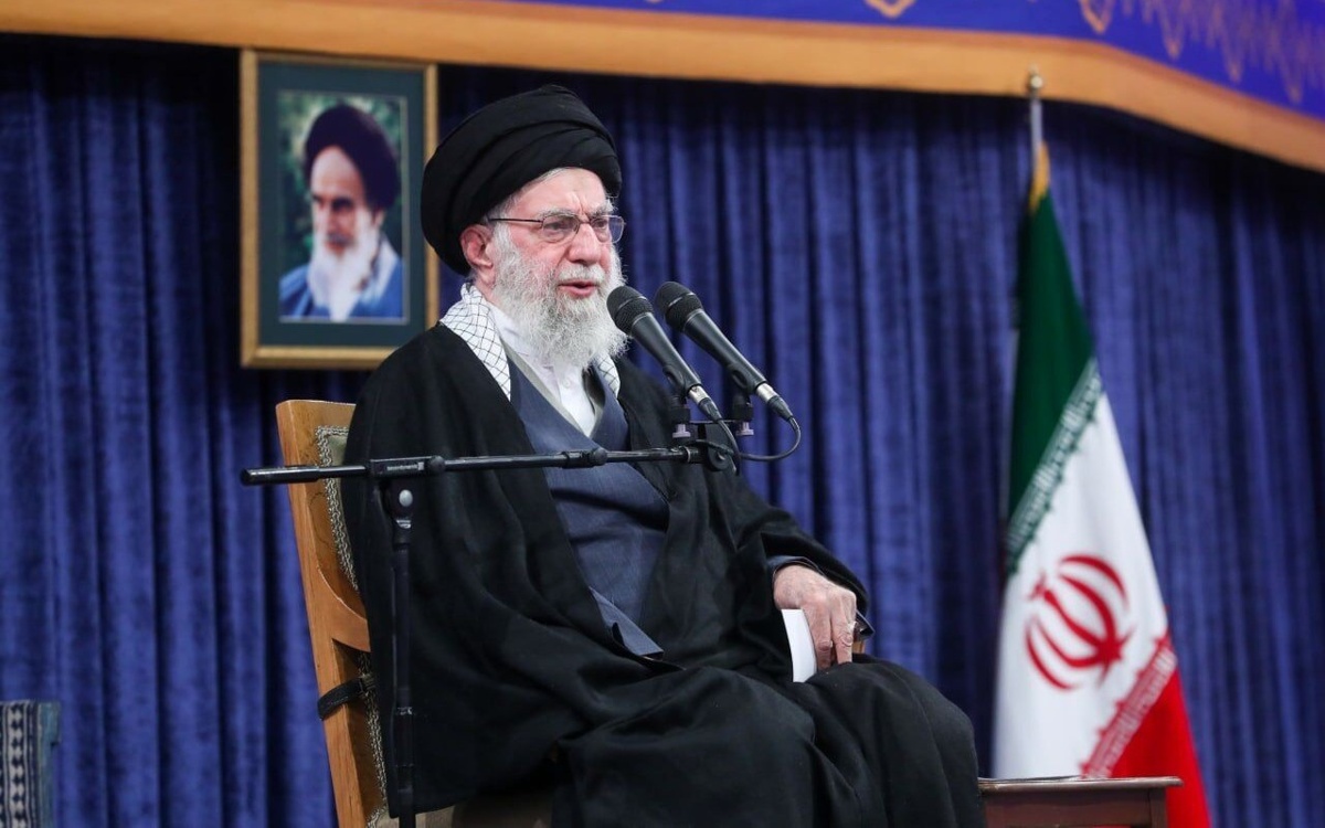 Хаменеи заявил о необходимости «поставить на место» зачинщиков беспорядков в Иране