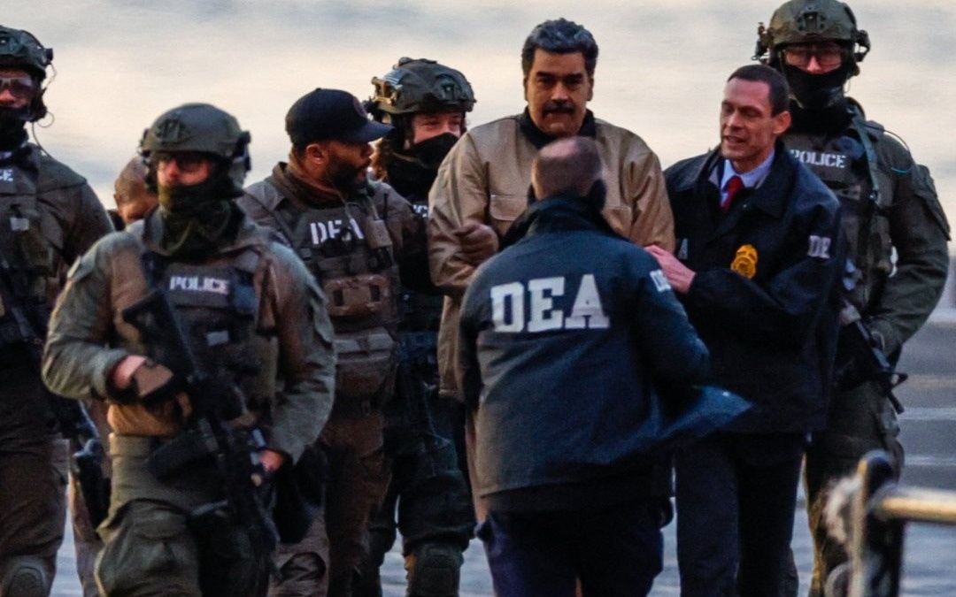 Мадуро в наручниках доставили в федеральный суд Нью-Йорка