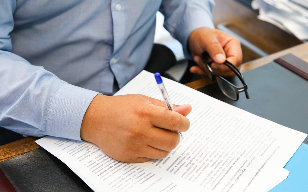 Доходы семей чиновников и дипломатов обнародовали в Казахстане