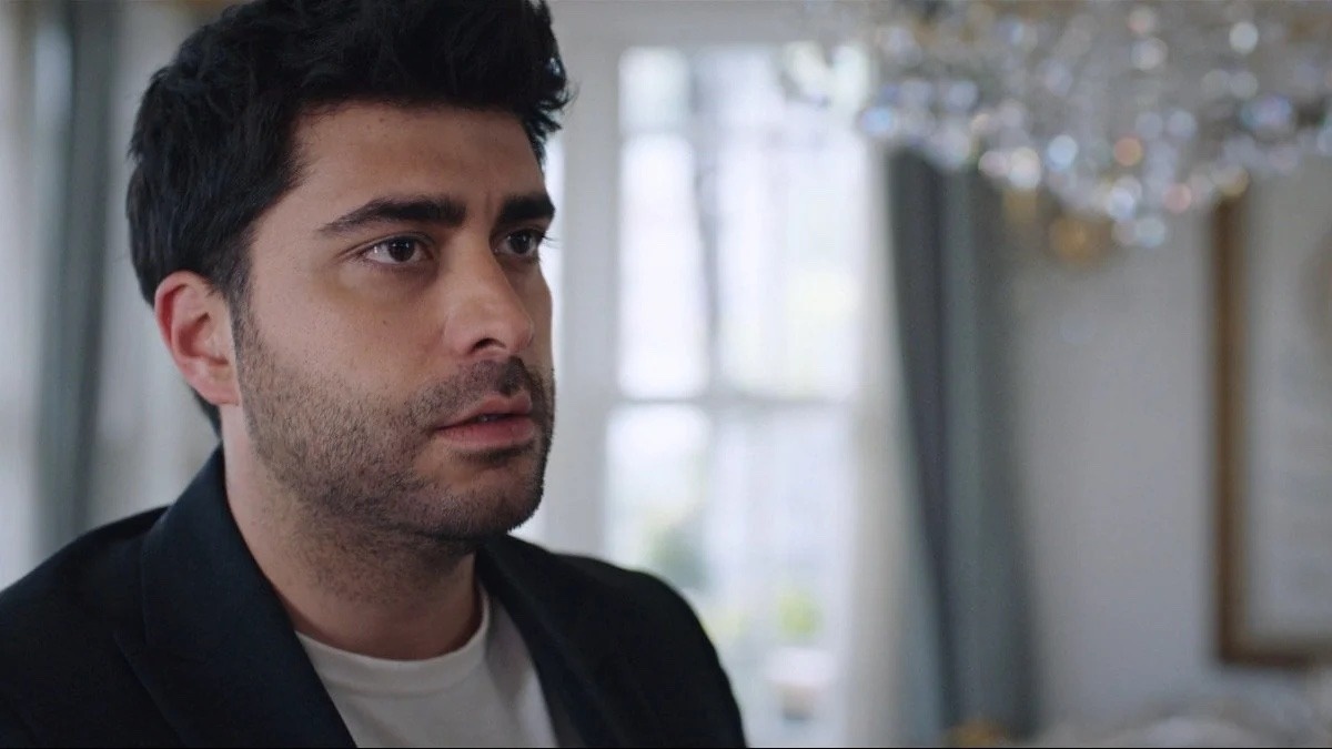 Звезду турецкого сериала «Клюквенный щербет» задержали в Турции