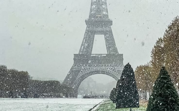 Снегопад во Франции: пробки более 950 км, основные трассы перекрыты