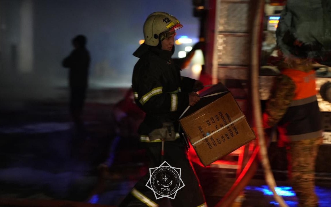 Пожар на складе в Алматы локализован