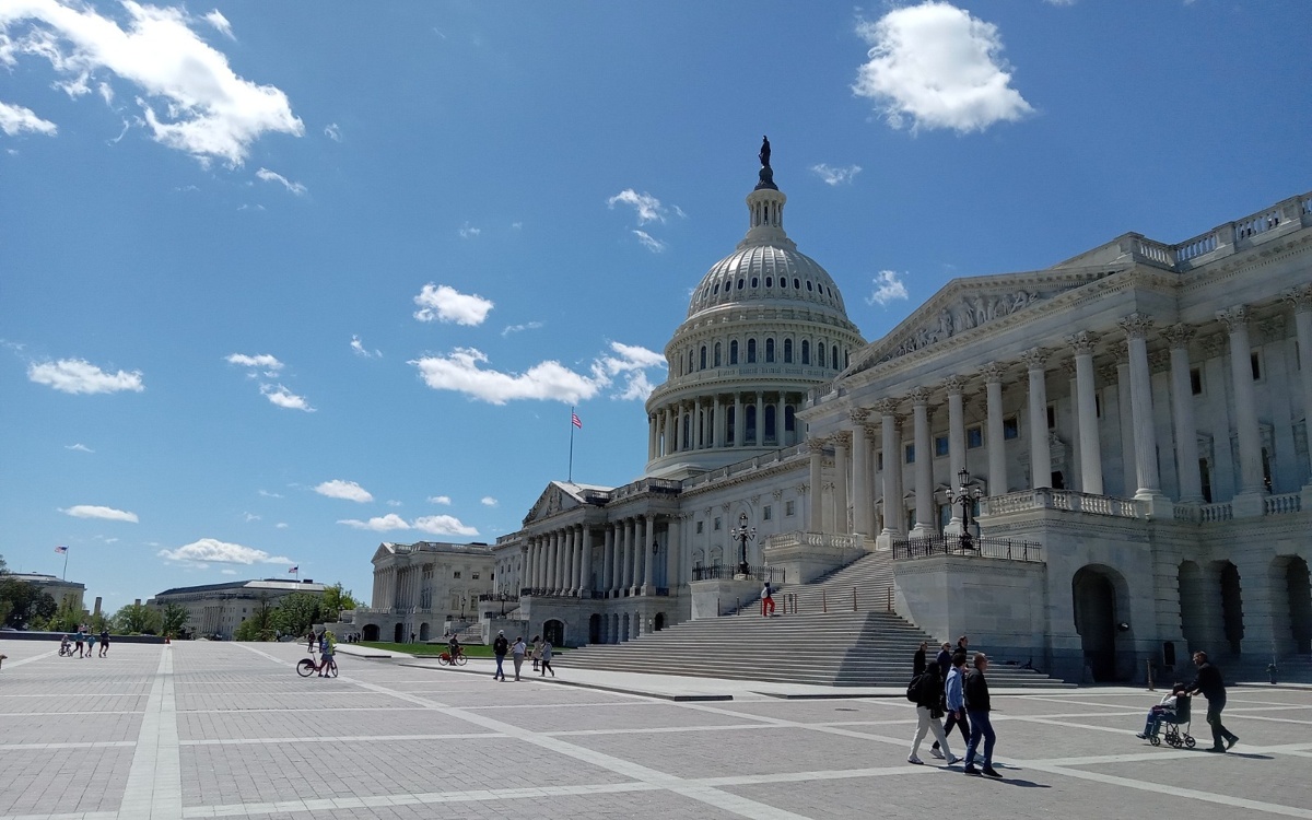 Сенат США продвигает законопроект, ограничивающий применение силы Трампом в Венесуэле