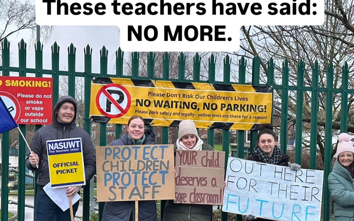 Нападения и угрозы в школах привели к забастовке учителей в Манчестере