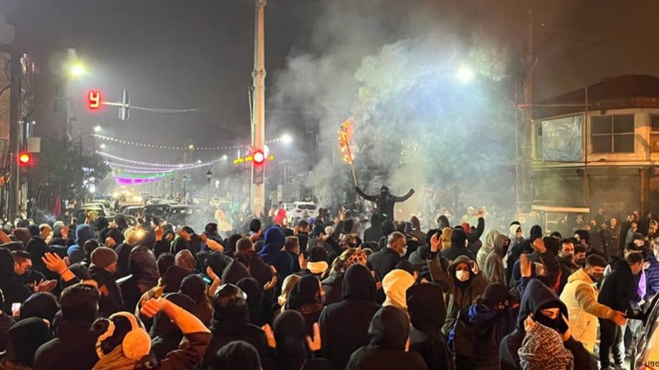 Протесты в Иране: столкновения продолжаются