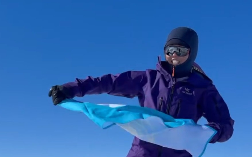 Анар Бурашева покорила семь высочайших вершин мира